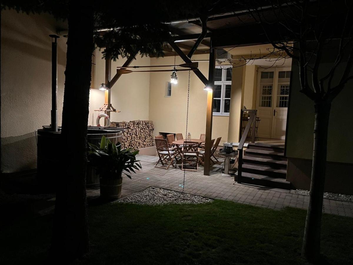 Abigel Vendeghaz Keszthely Villa Bagian luar foto